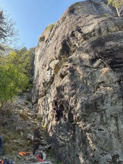 Great cragging options on the walk off from Magicien d'Oz